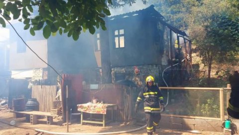 ПОСЛЕ ДВА ДАНА ИЗГУБИО БОРБУ: Преминуо мушкарац из Великог Кривеља коме је ватра захватила 75 одсто тела