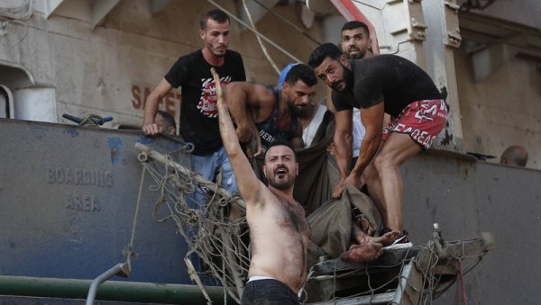 ПОСЛЕДЊИ ПОДАЦИ: У експозији у Бејруту повређено најмање 500 људи, многи заробљени у рушевинама, рањене преносе и чамцима!