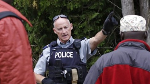 ИНЦИДЕНТ У КАНАДИ: Верници у џамији у Канади савладали нападача са секиром