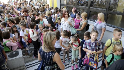 УПИС ЂАКА ПРВАКА: У престоничке школе креће 16.391 ђак, број на неким општинама је изненађујућ (ТАБЕЛА)