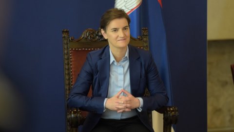 БРНАБИЋ У ВАЉЕВУ: Премијерка обилази техничку школу и дом здравља