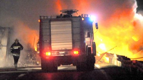 СУДАР ДВА ТЕРЕТЊАКА И ТРИ АУТОМОБИЛА: Угашен пожар након несреће на аутопуту код Загреба, погинула двојица камионџија