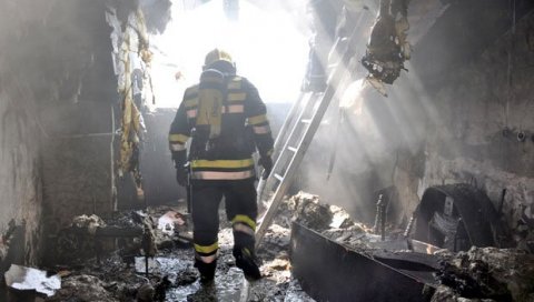 ИЗГОРЕЛА БАРАКА: Једна особа страдала у пожару