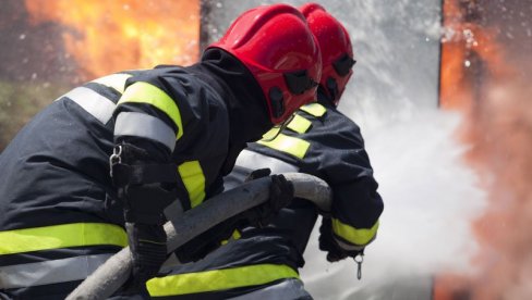 POŽAR U PODGORICI: Buknuo plamen u bivšoj fabrici Radoje Dakić nema povređenih