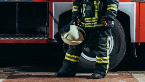 POŽAR U KARAĐORĐEVOJ ULICI U BEOGRADU: Zapalio se krov, vatrogasci uspeli da ugase vatru