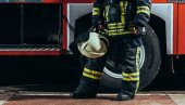 BUKTI POŽAR NA AUTO-PUTU: Vatrogasci i policija hitno upućeni na lice mesta