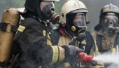 ВАТРЕНА СТИХИЈА ПРОГУТАЛА СЕДАМ ЗГРАДА: Ватрогасци успели да угасе пожар