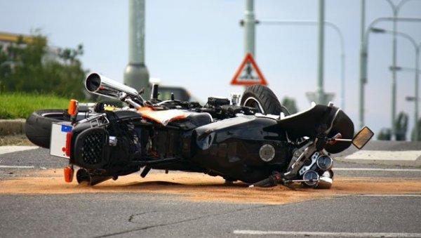 ТЕШКА САОБРАЋАЈНА НЕСРЕЋА НА ИБАРСКОЈ МАГИСТРАЛИ: Погинуо мотоциклиста!