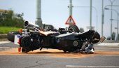 POGINUO MLADIĆ (21) KOD SJENICE: Teška saobraćajna nesreća, motorom naleteo na kamion