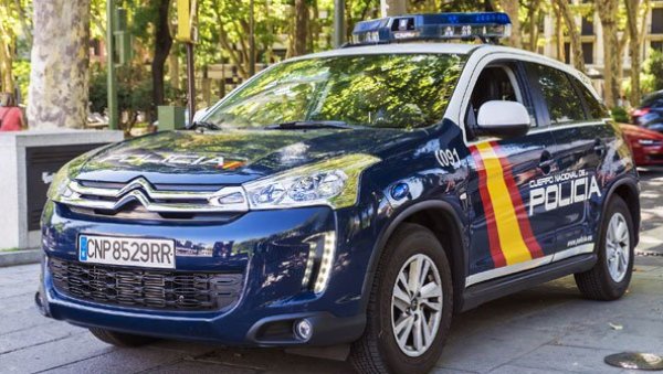 МОЖЕ ДА ПРЕНЕСЕ ДВЕ ТОНЕ ДРОГЕ: Шпанска полиција открила нарко-подморницу домаће радиности, ево како изгледа (ФОТО)