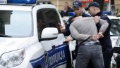 FILMSKA POTERA KROZ BEOGRAD: Osuđeni kriminalac se dao u beg, zakačio dvojicu policajaca i bacao drogu kroz prozor automobila
