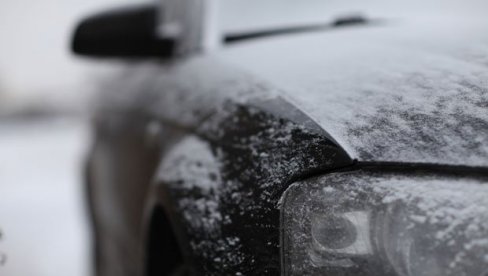 I DANAS PREPORUČEN OPREZ VOZAČIMA: Kolovozi i dalje mokri, ponegde i sa snegom