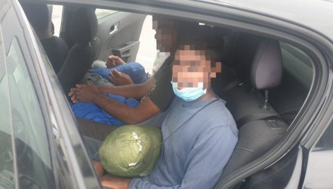 УХАПШЕН КРИЈУМЧАР ЉУДИ: Три човека из Бангладеша у возилу