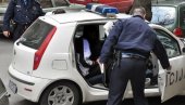 VELIKA POLICIJSKA AKCIJA NA NOVOM BEOGRADU: Čuvari reda opkolili automobil i uhapsili dvojicu muškaraca