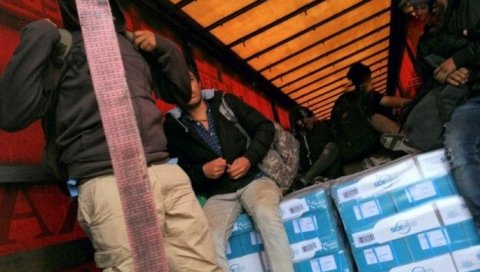 ШВЕРЦ МИГРАНАТА: Откривена 43 илегална мигранта, ухапшен возач из Бугарске