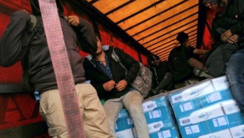 ШВЕРЦ МИГРАНАТА: Откривена 43 илегална мигранта, ухапшен возач из Бугарске