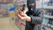 ХАПШЕЊЕ У НОВОМ САДУ: Претећи ваздушним пиштољем суграђанину отео новац и документа