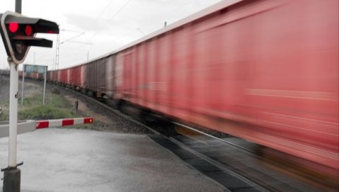 УЖАСНА ТРАГЕДИЈА У НИШУ: Воз ударио и усмртио човека, железнички саобраћај обустављен