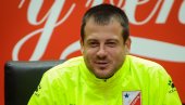 “ЛАЛЕ” СЕ НЕ ПЛАШЕ НИ МУРИЊА: Некад је трофеј био намењен неком другом, али је суђен навијачима Војводине и Ненаду Лалатовићу