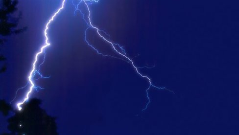 VANREDNO STANJE: Uragan Aura ide ka obali - tropska oluja žestoko napada