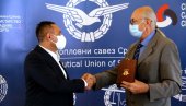 VULIN SPORTISTA: Ministru dodeljena Zlatna plaketa za lični doprinos razvoju vazduhoplovnog sporta u Srbiji (VIDEO)