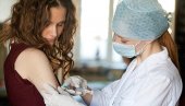 ГЛАВОБОЉА, ГРОЗНИЦА И СВРАБ: Ове сиптоме су осетили људи који су примили Фајзерову вакцину против короне (ВИДЕО)