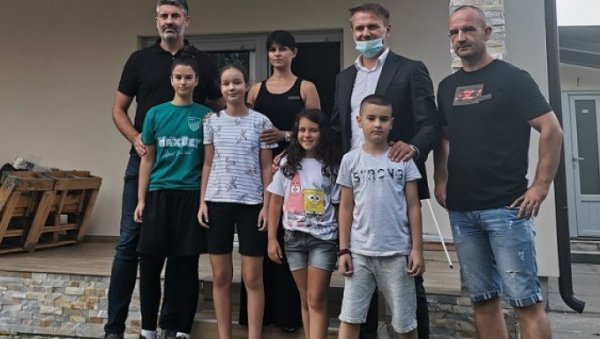 БРАВО ЦРНО-БЕЛИ: KK Партизан помогао обнову дома навијача преминулог од вируса корона