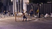 ПРВА ЖРТВА ПРОТЕСТА У БЕЈРУТУ: У сукобима са демонстрантима погинуо полицајац, градом одјекује пуцњава (ВИДЕО)