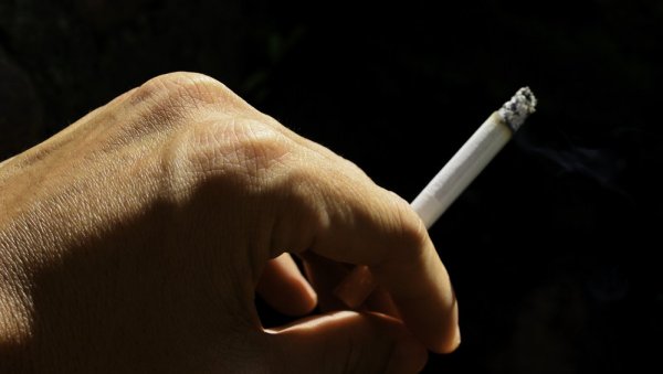 Пушачи у Србији остали при навикама, током епидемије најчешће цигаре куповали на трафици
