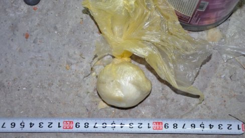 PRIVEDENI OSUMNJIČENI ZA RASTURANJE NARKOTIKA: Policija pretresom pronašla heroin