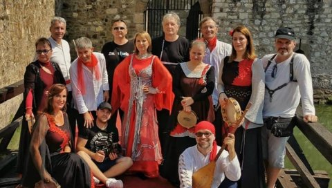 РАЗГЛЕДНИЦЕ ИЗ СРБИЈЕ: Биља Крстић и Бистрик оркестар снимили 10 спотова на Смедеревској тврђави