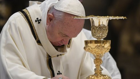 MENJA SEKRETARE DA SE NE OSILE: Zaživela još jedna od mnogobrojnih inovacija pape Franje u Vatikanu