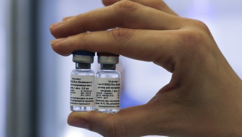 ВАКЦИНАЦИЈА БЕСПЛАТНА ЗА 40 ХИЉАДА ДОБРОВОЉАЦА: Прва партија вакцина против ковида 19 стигла у три московске клинике