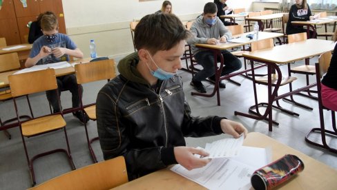 НАСТАВНИЦИ У ЗАЈЕЧАРУ ТРАЖЕ УЧЕЊЕ НА ДАЉИНУ: Ако се овако настави, уценицима неће имати ко да предаје