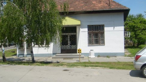 NEVEROVATNA PRIČA IZ SRBIJE: LJudi ispred pošte u ovom selu pozajmljivali maske jedni drugima