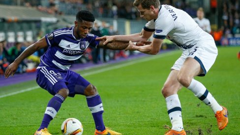 BENFIKA PRAVI MOĆAN TIM: Posle Kavanija stiže pojačanje iz Premijer lige