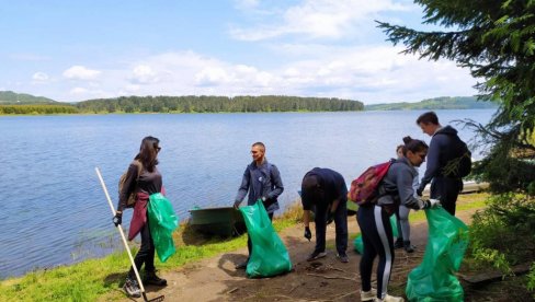 MNOGO TURISTA – MNOGO I SMEĆA: Čuvari Vlasine ne dozvoljavaju zagađenje