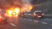 УЖАС НА УЛАЗУ У БЕОГРАД: Запалио се аутомобил на ауто-путу, створила се огромна гужва