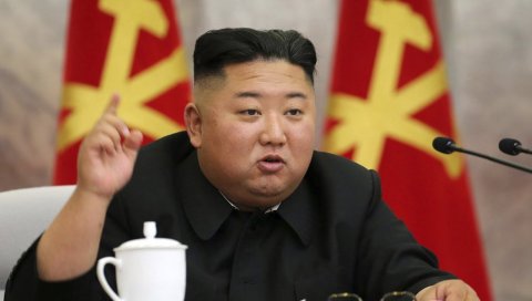 КИМ СПРЕМИО ЦУНАМИ ДРОН Северна Кореја још једном утерује страх у кости Западу