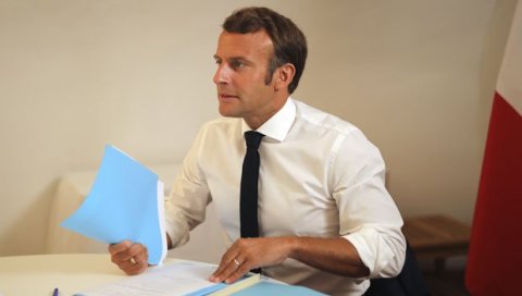 МАКРОН: Француска спремна да Наваљнију пружи сву помоћ