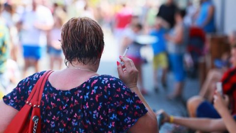 ШПАНИЈА ИЗРИЧИТА: Забрана пушења на јавним местима због вируса короне