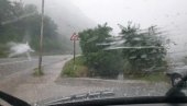 НЕВРЕМЕ У ХРВАТСКОЈ: Ветар носио стабла, улице поплављене