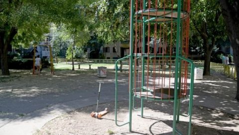 НОВО СТАРО МЕСТО ЗА ИГРУ: Почело обнављање дечијег игралишта у Чиновничкој колонији