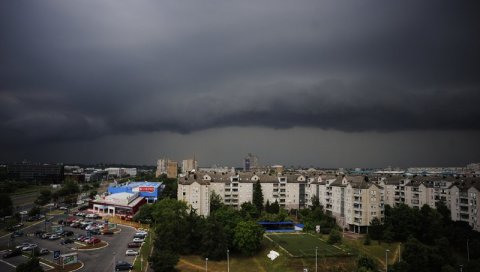 НЕ СМИРУЈЕ СЕ ОЛУЈНИ ТАЛАС: Познати метеоролог објаснио узроке нестабилног времена изнад Србије