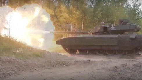 ARMATA T-14 KOST U GRLU BRITANACA: MO Velike Britanije ponovo o ruskom supertenku – da, ušao je u trupe (VIDEO)