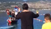 TROBOJKE BLISTAJU NAD JADRANOM: Još jedna litija na moru, Boka jasno rekla - Ne damo svetinje! (FOTO)