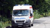 SAOBRAĆAJKA U ZEMUNU: Auto se od siline udarca prevrnuo i sleteo sa kolovoza