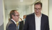 HOTI PROMENIO PLOČU: Napadom na Vučića skuplja jeftine političke poene, pominje i priznanje lažne države