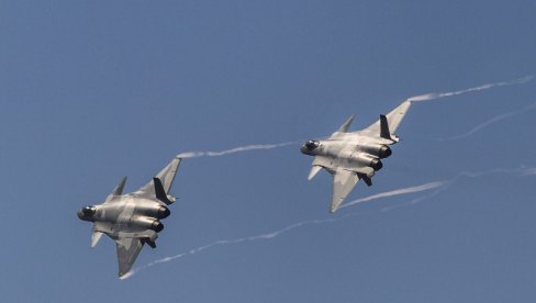 KINESKI ZMAJ NA „STEROIDIMA“: Peking unapređuje svog lovca J-20 kako bi nadmašio američki F-22 Raptor (VIDEO)