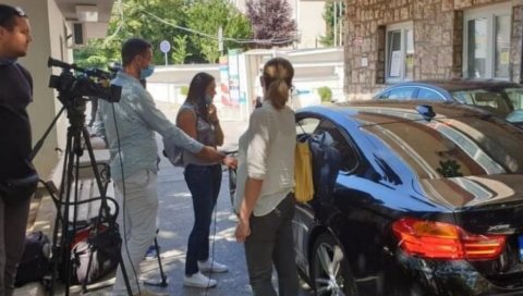 СКАНДАЛОЗНО ПОНАШАЊЕ МИНИСТРА КАПИЏИЋА: Сцена из Сарајева разбеснела јавност, дао изјаву новинарима из кола